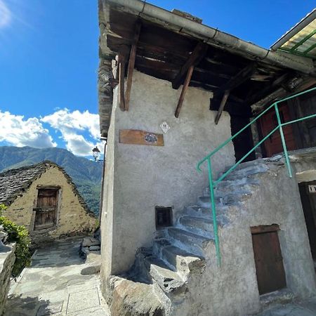 Casa Vacanze La Carbunera Βίλα Domodossola Εξωτερικό φωτογραφία