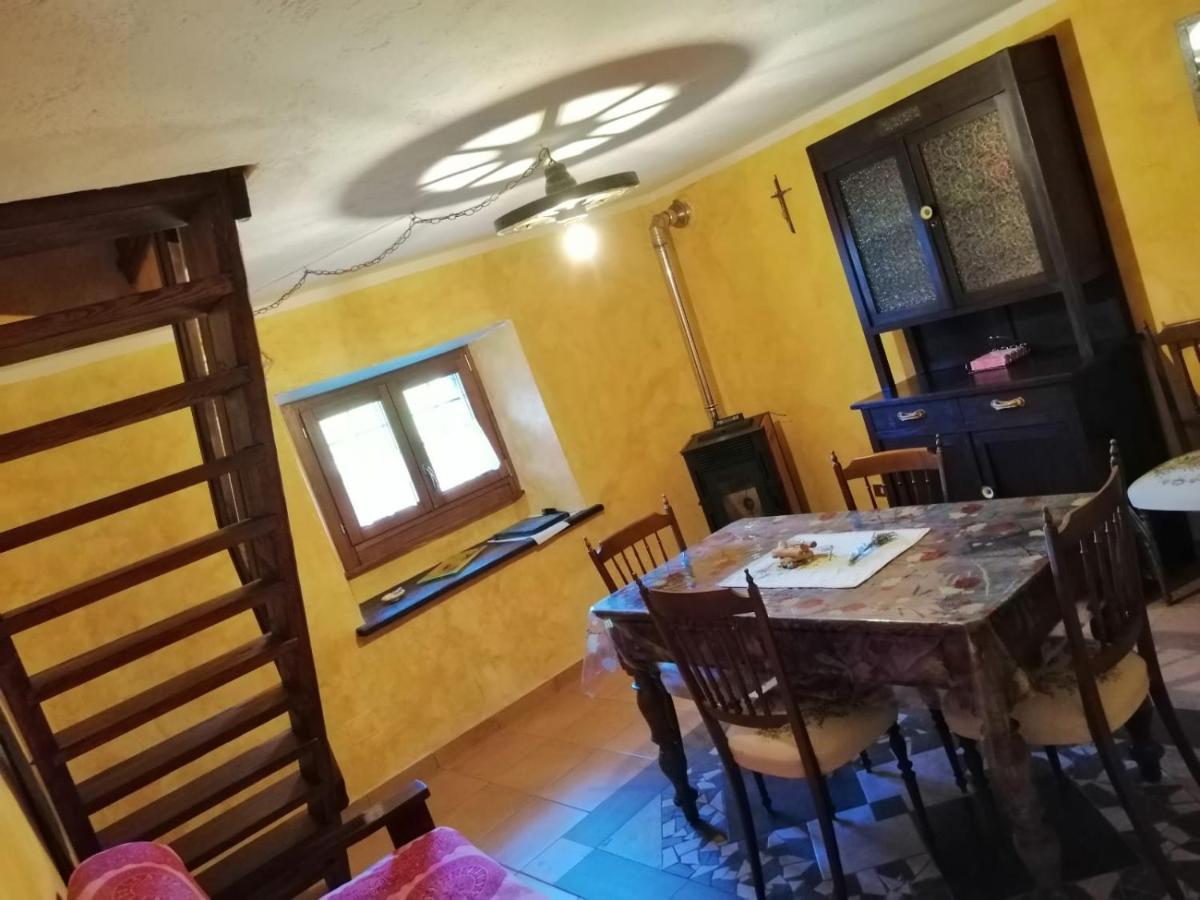 Casa Vacanze La Carbunera Βίλα Domodossola Εξωτερικό φωτογραφία